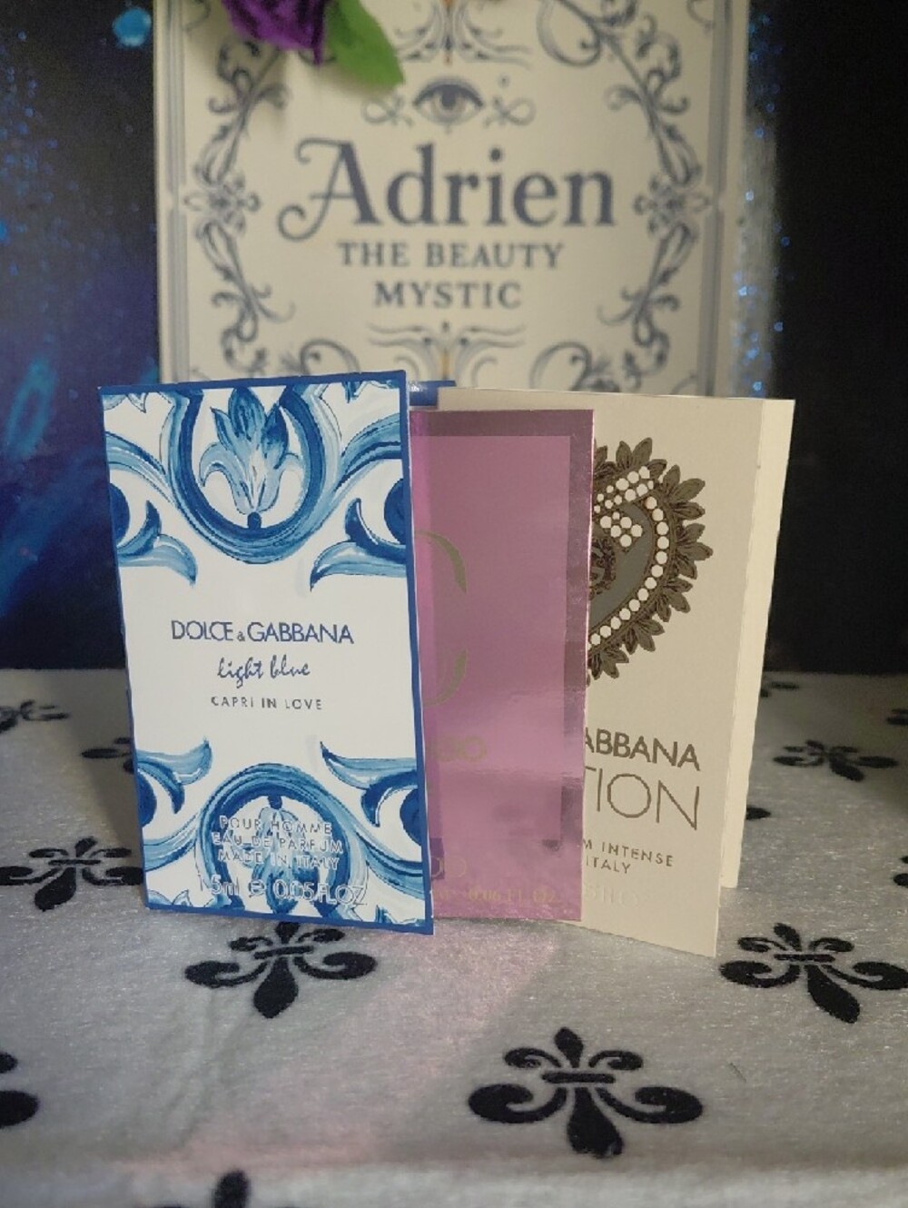 Kiehls Bundle With Kiehls UV Deluxe Sample, 3 Perfume Samples, Face & Eye Mask - Picture 4 of 5